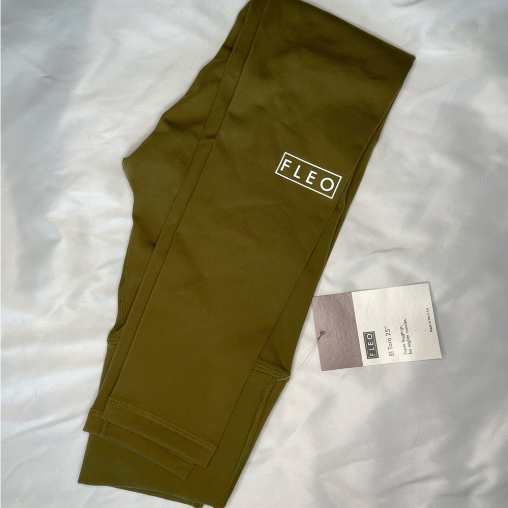 NWT XS FLEO EL TORO